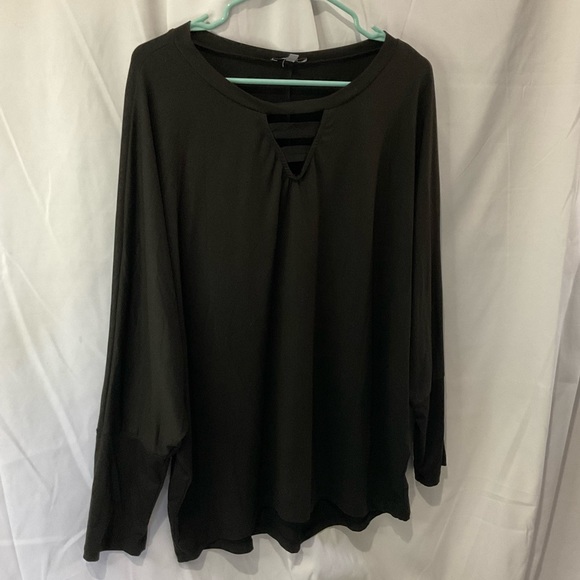 White Birch Plus Size Women’s Black Dolman Cut Batwing Sleeves Plus Size 2X - Picture 2 of 8